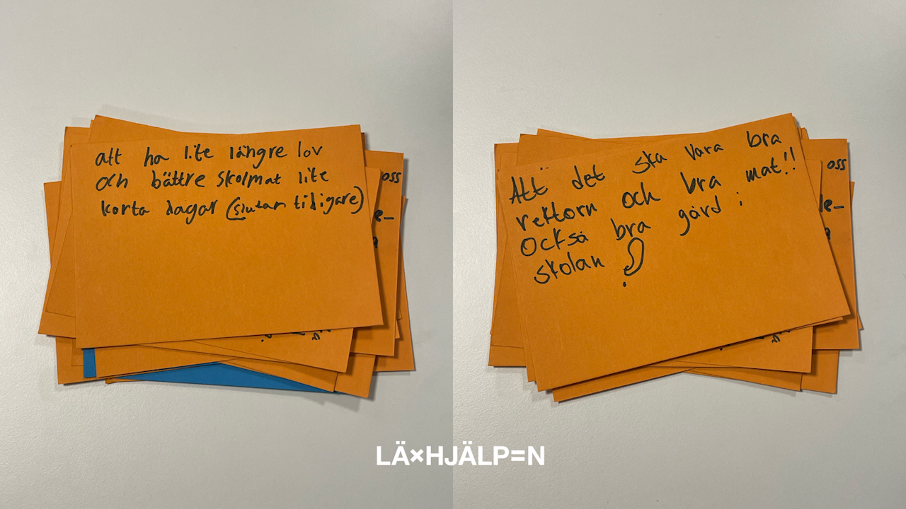 Hög med orange lappar. citaten på lapparna lyder:
att ha lite längre lov och bättre skolmat, lite kortare dagar (slutar tidigare)
Att det ska vara bra rektorn och bra mat!! Också bra gård i skolan
