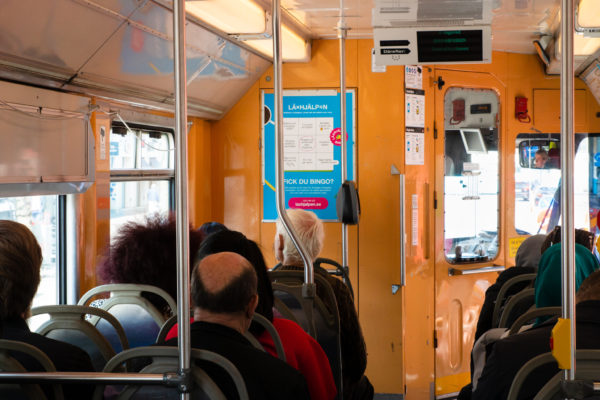 Läxhjälpens rekryteringskampanj "Fick du bingo?" i en spårvagn i Göteborg